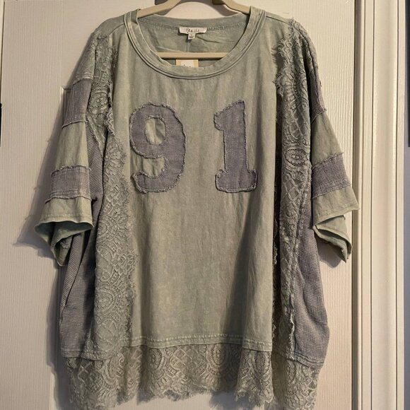 Oli & Hali Top NWT - Picture 1 of 2